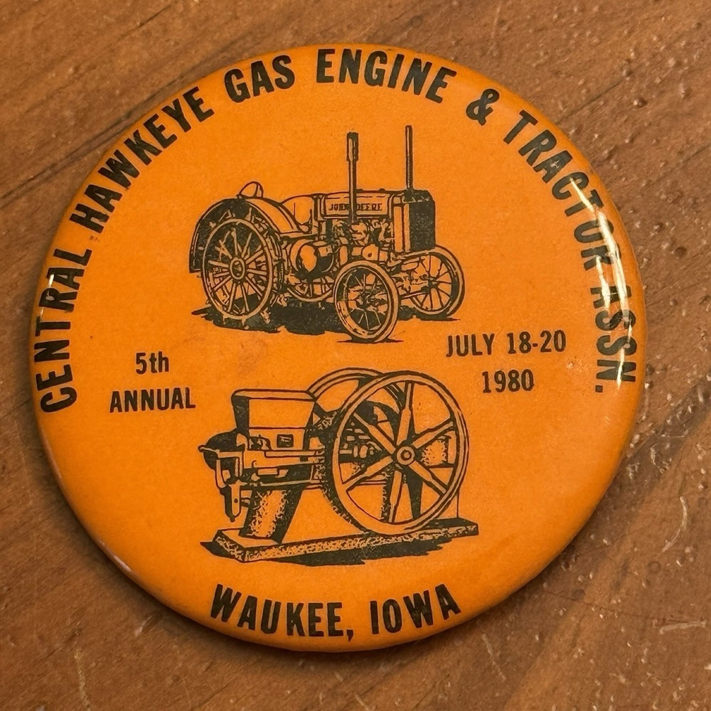 Central Hawkeye Gas Engine Tractor 1980 VTG Pinback Button Pin Round Circle